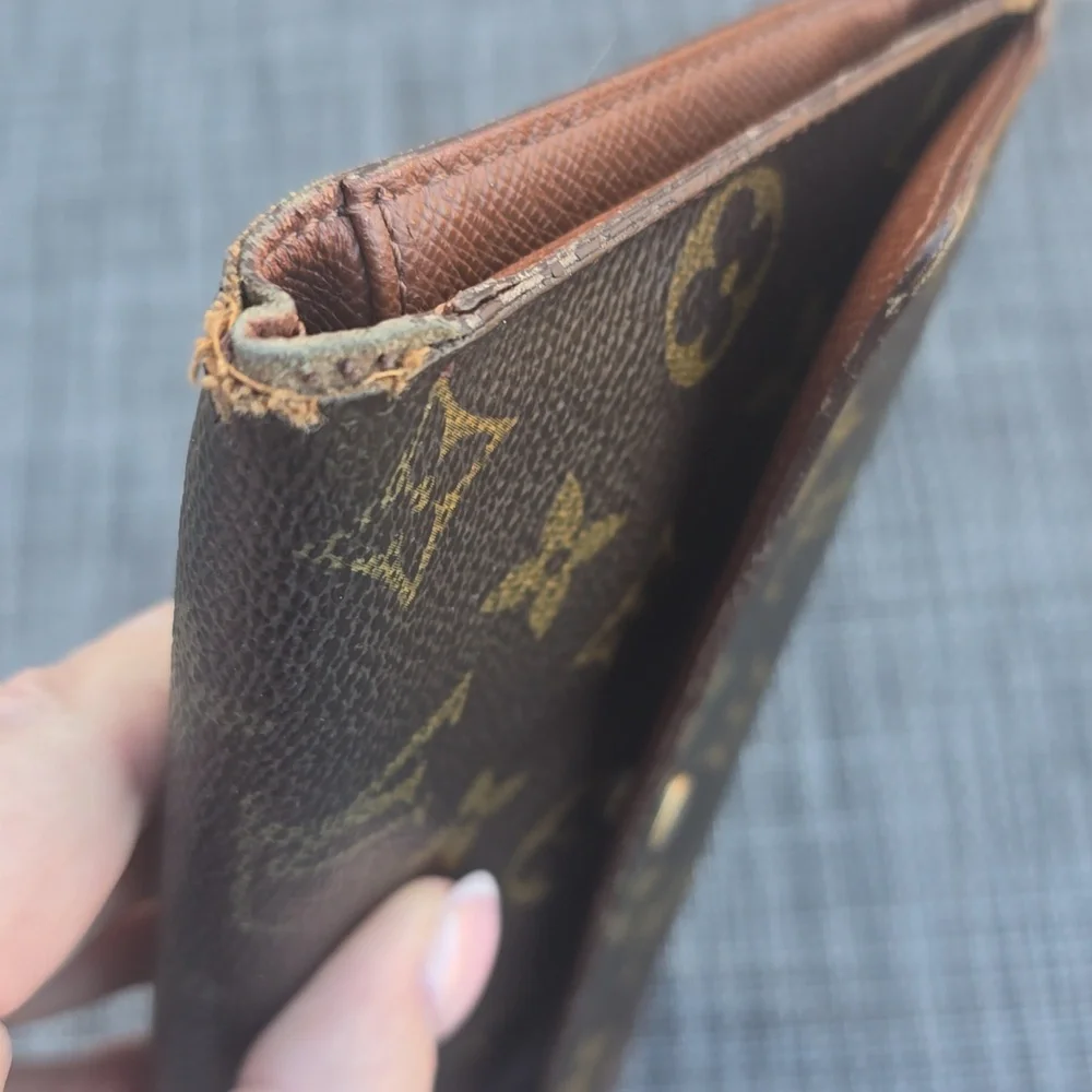 Free With $200 Purchase Louis Vuitton Monogram Wallet - Picture 11 of 14